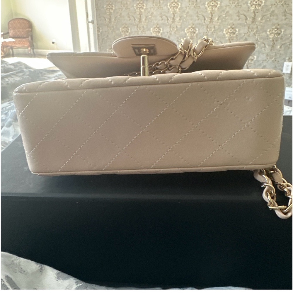 Chanel Beige Quilted Shoulder Bag - Picture 6 of 10